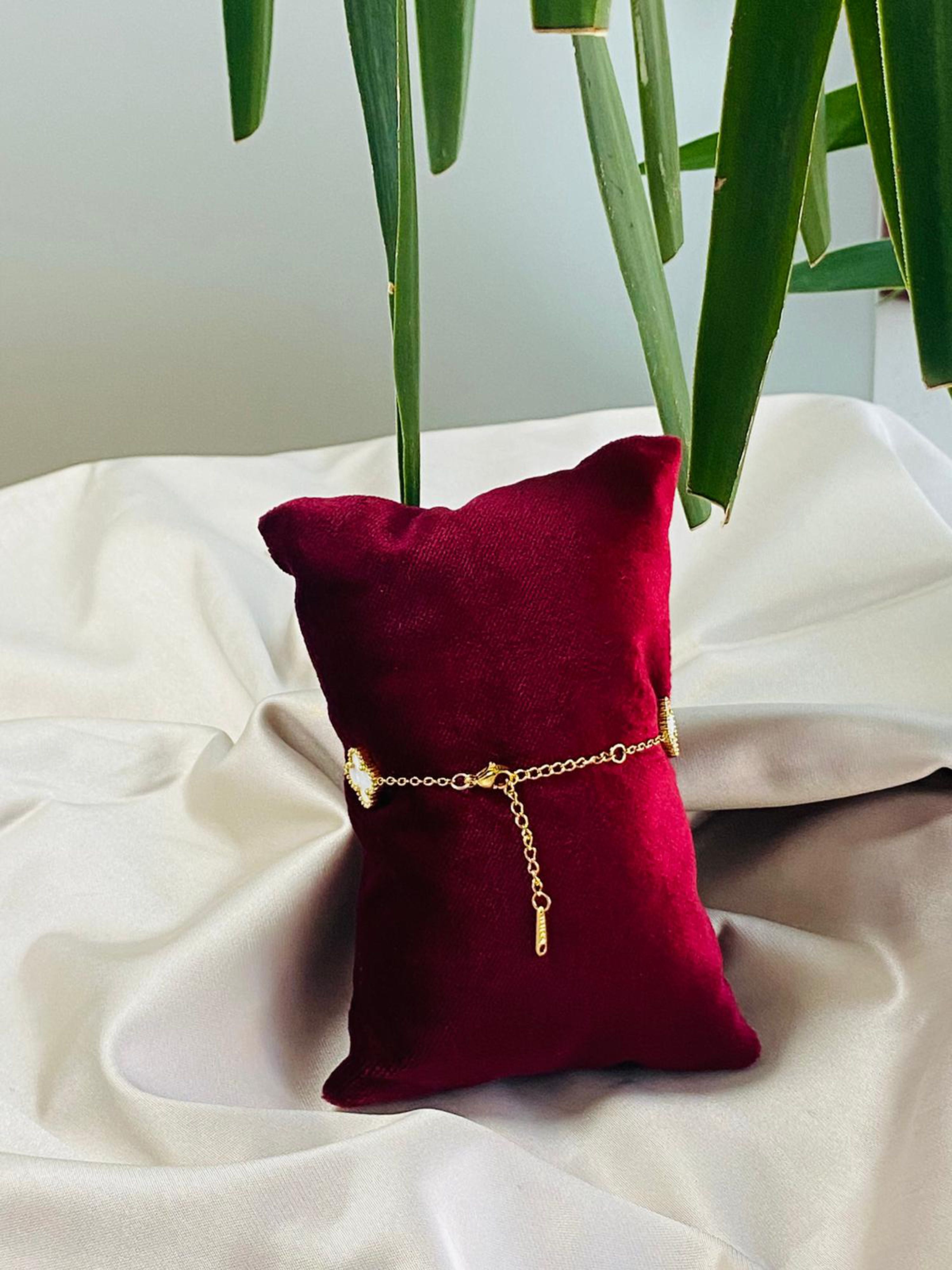 Kadın Gold Bordo Yonca Çelik Bileklik